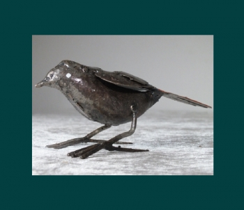 Vogelskulptur aus Blech und Draht 04