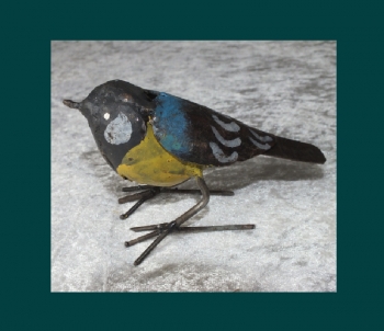 Vogelskulptur aus Blech und Draht 06
